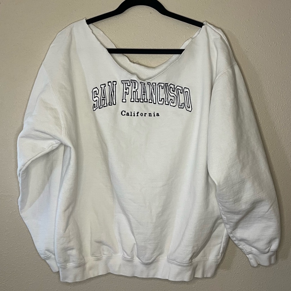 Women’s white San Francisco sweatshirt. Size L